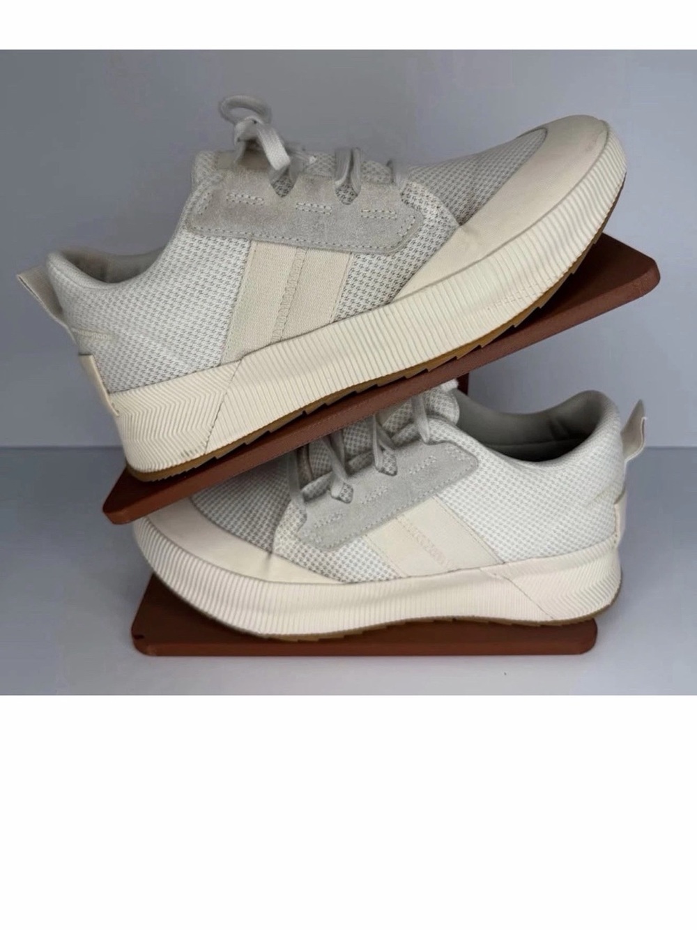 SOREL Out N About III Women’s size 8 Low Waterproof Sneakers Cream White